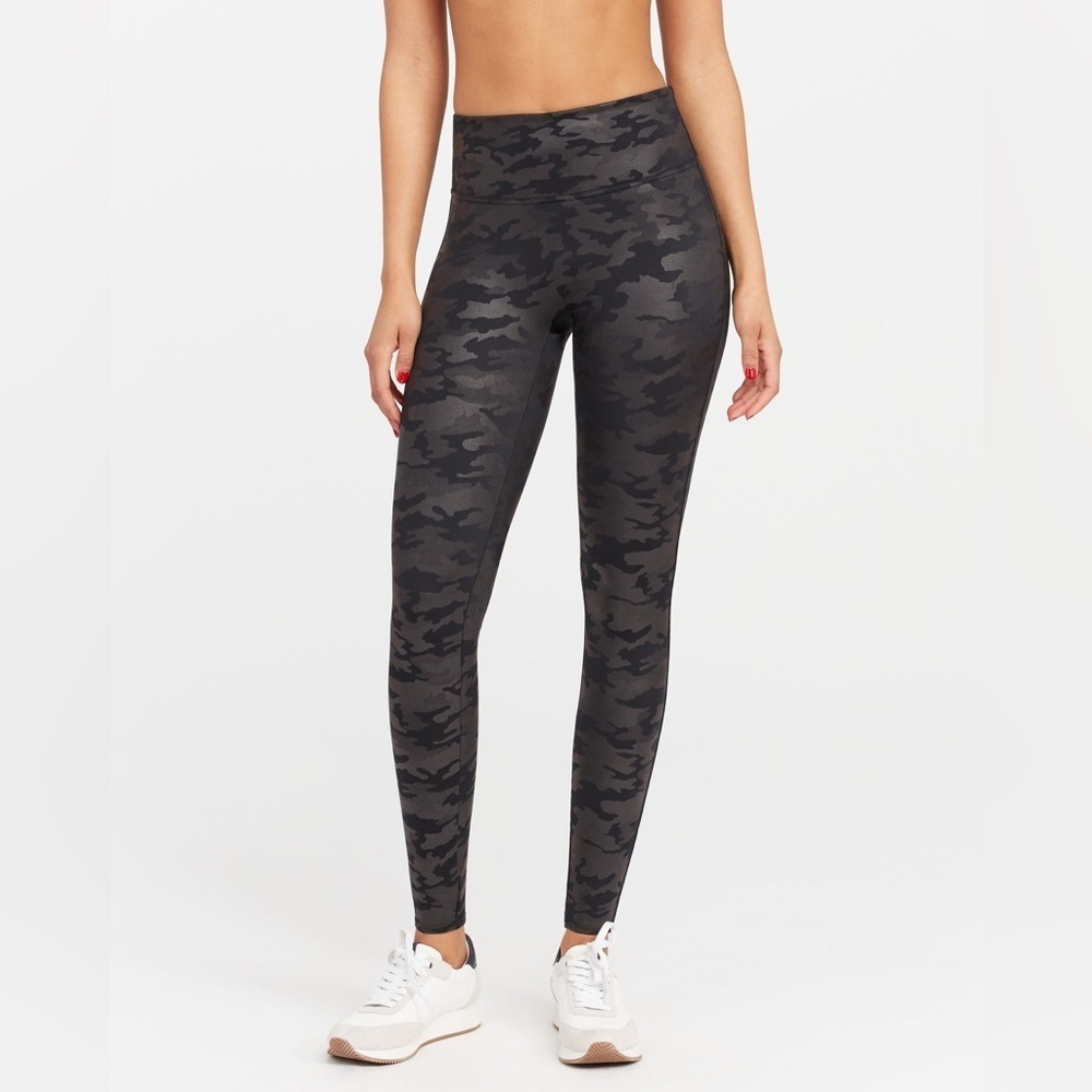 SPANX Black Camo Leggings Size Medium